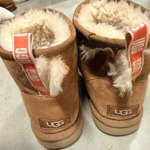UGG Australia Classic Mini II UGG Graphic Shoes Boots BAD CONDITION